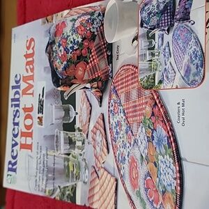 a pattern booklet titled "Reversible Hot Mats" by Anita Murphy